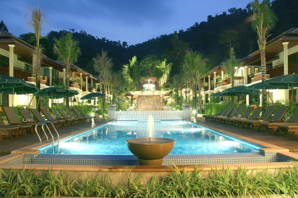 Khaolak Bayfront Resort Takuapa Екстериор снимка