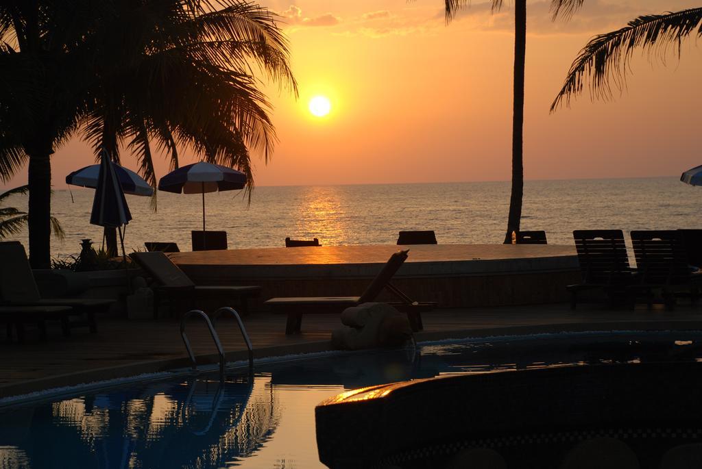 Khaolak Bayfront Resort Takuapa Екстериор снимка